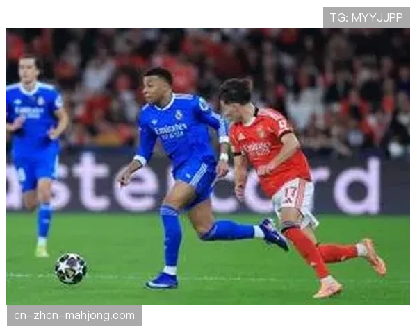 特写：维尼修斯边路突破制造黄牌，皇马借此次转换获得关键定位球