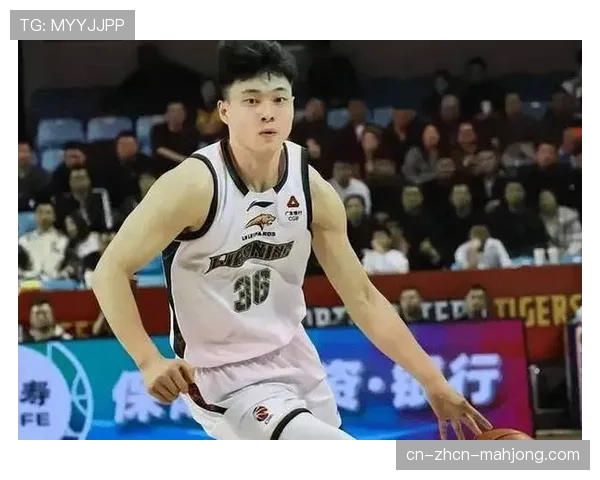 辽宁男篮鄢手琪在高位逼抢和断球上表现出色，为球队创造机会